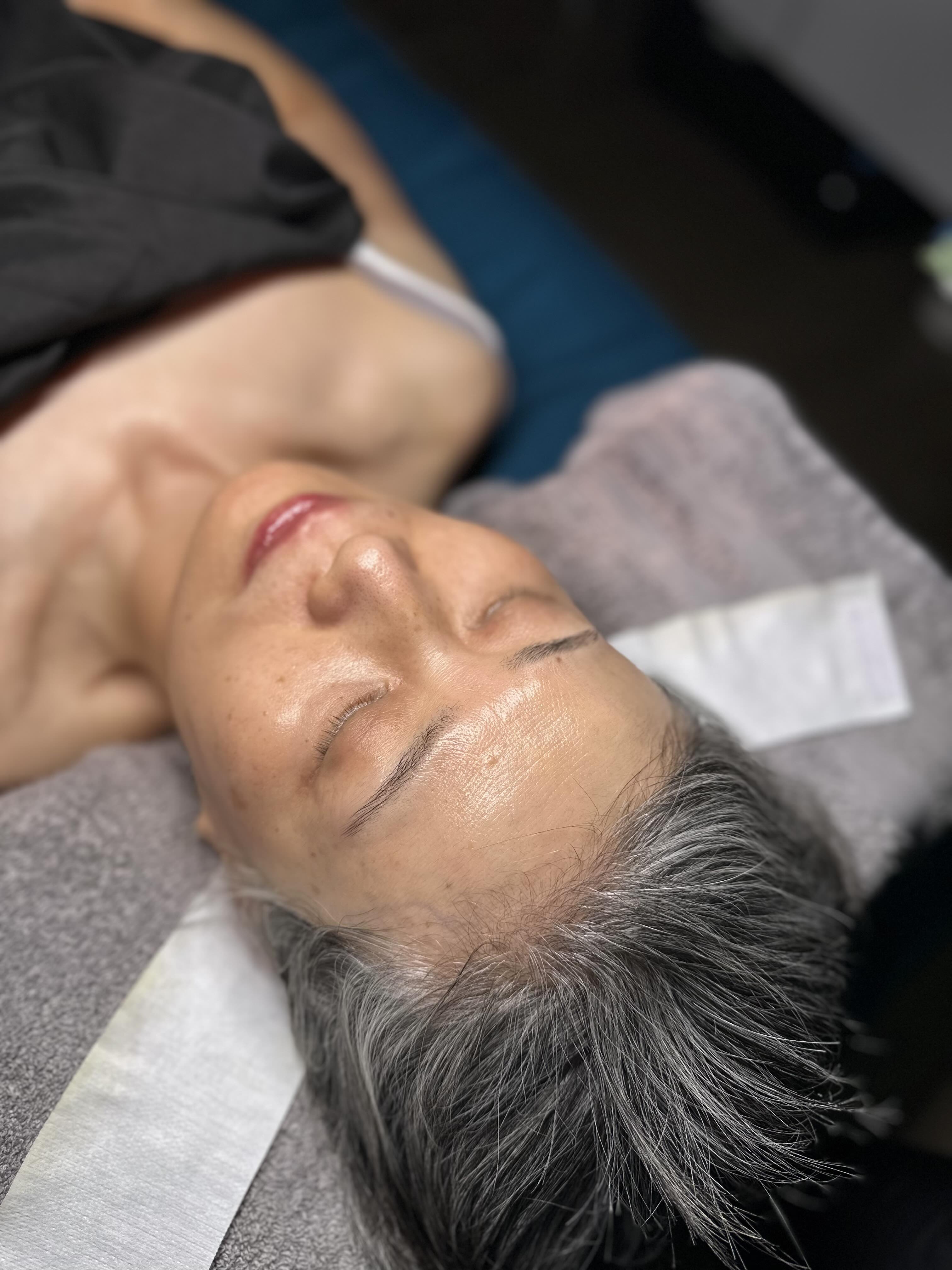 Oxygen Lift & Sculpt Facial