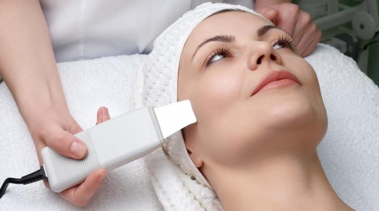 Skincare-Dermaplaning Facial