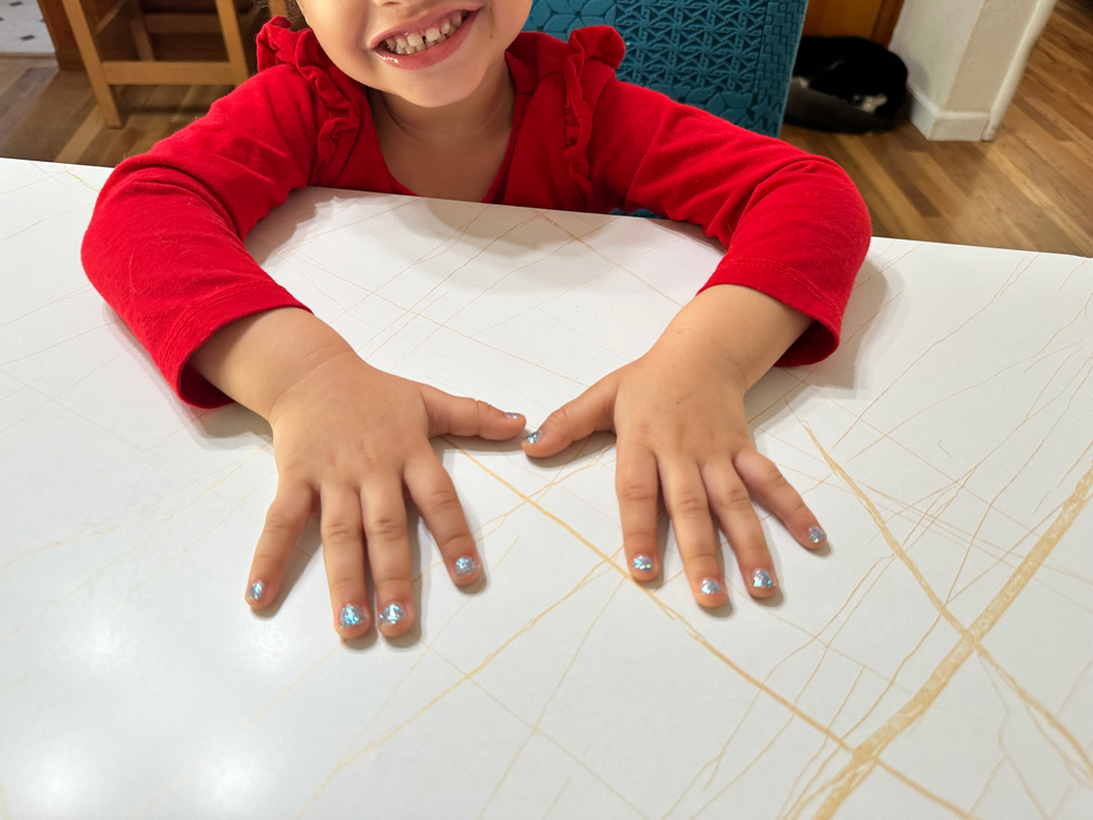 Children Fingernail Polishing