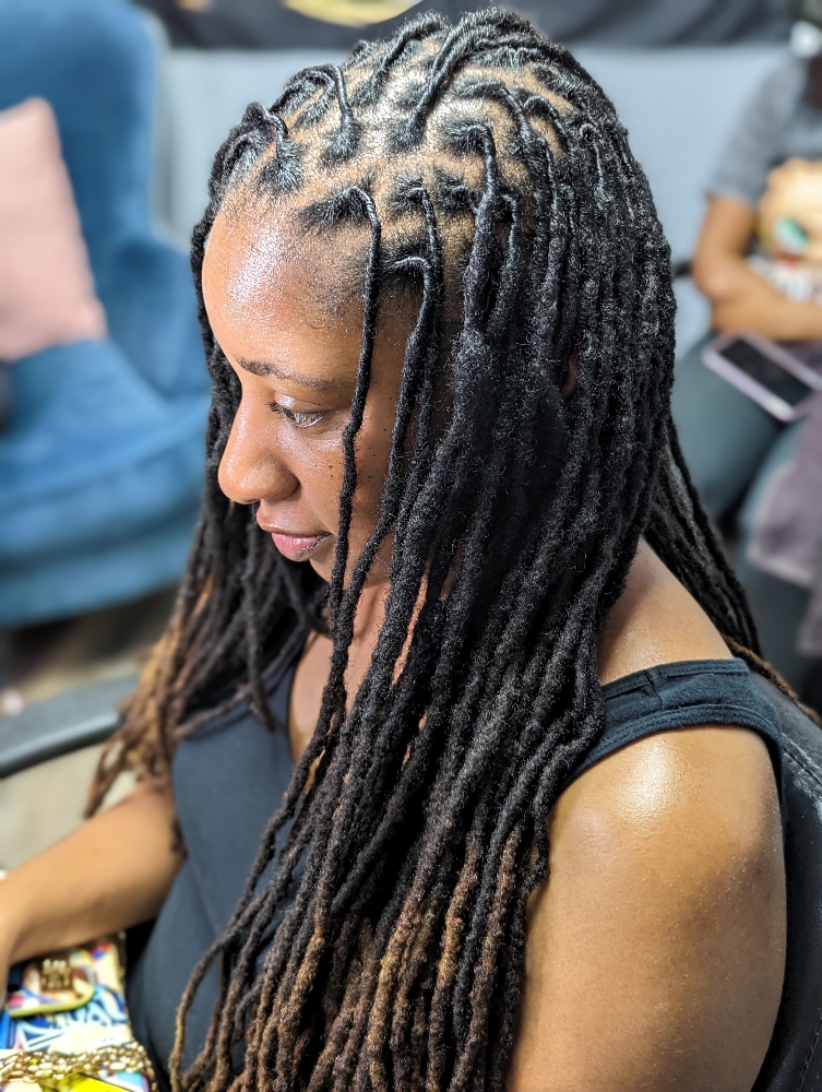 Loc Retwist (No Style) at The Naturlist Locd Queen in Indianapolis, IN
