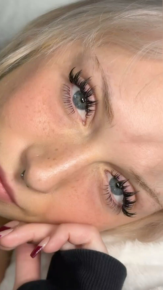 BOTTOM LASHES