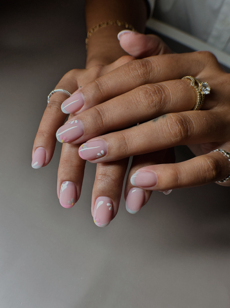 DESIGNS ON ALL NAILS