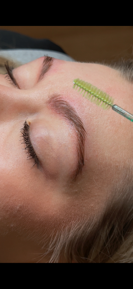 Brow Lamination & Tint