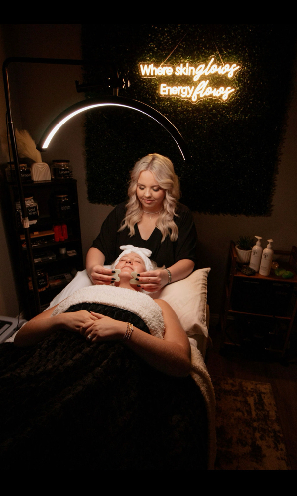 Signature Glow Custom Hour Facial