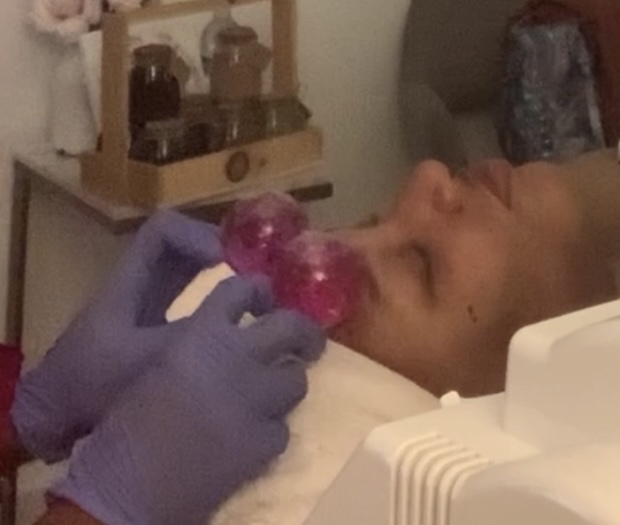 60 Minutes Healing Hands Facial
