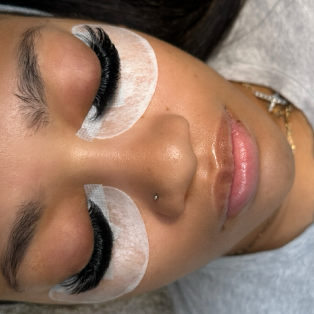 𝐌𝐞𝐠𝐚 𝐕𝐨𝐥𝐮𝐦𝐞 𝐋𝐚𝐬𝐡 at LASHESXMK in Rockford, IL