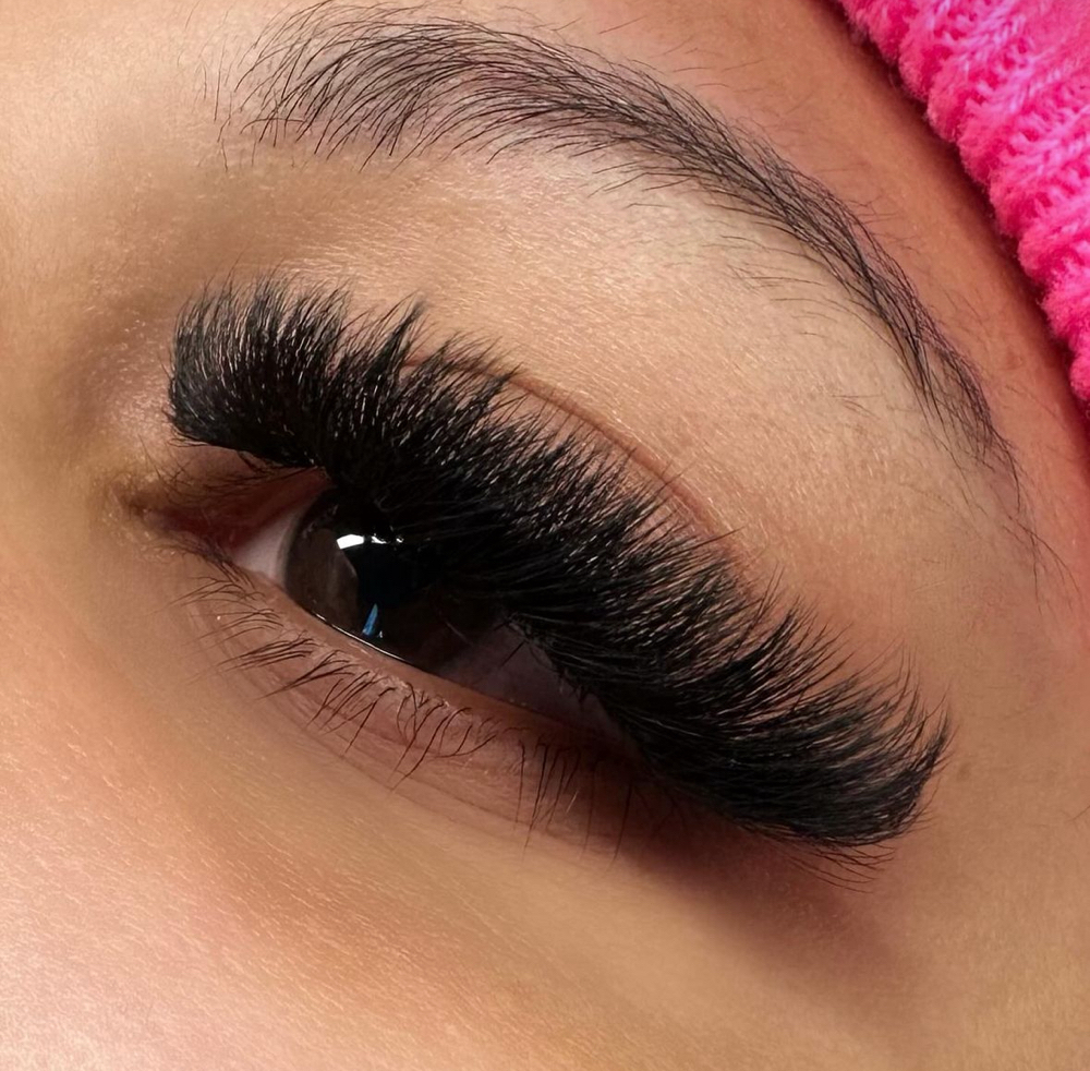 Mega Volume Lashes