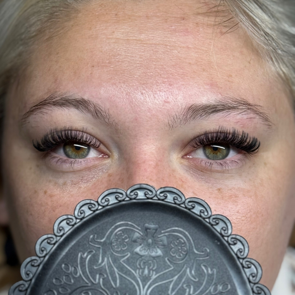 Volume Full Set at Lash Alchemy by Layla in Interlachen, FL
