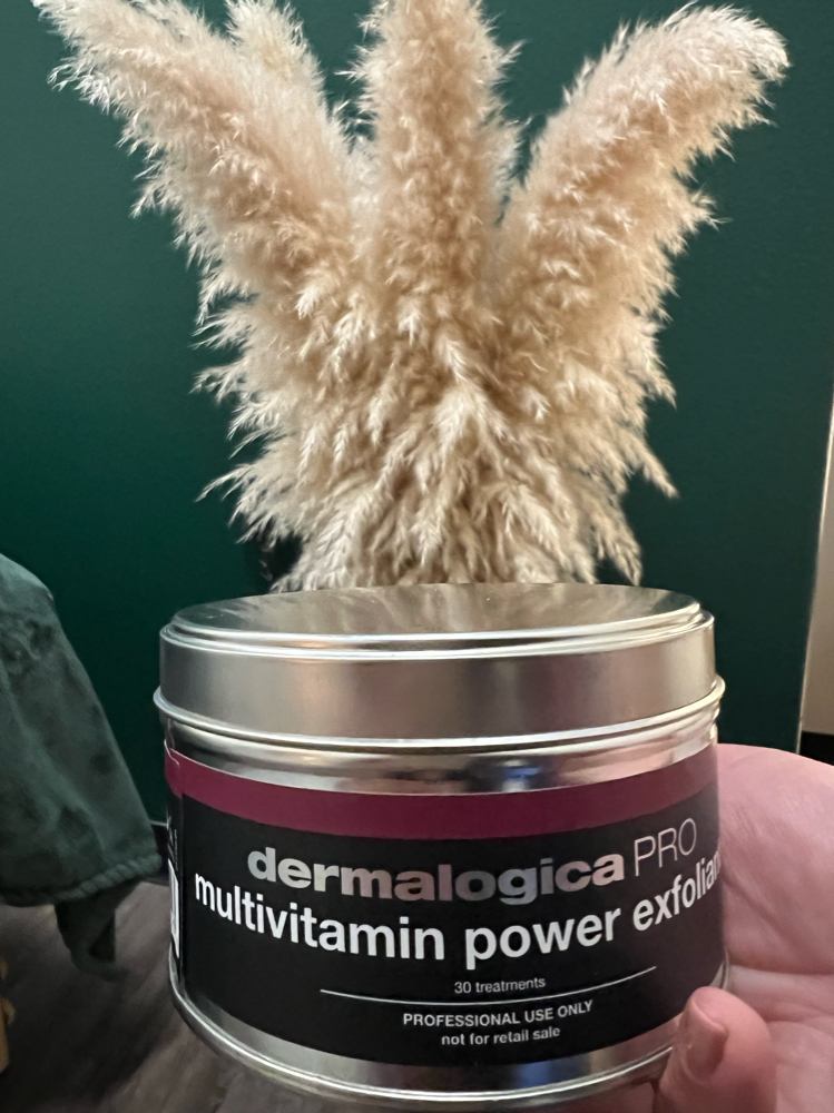 Dermaplane And Lgiht Peel