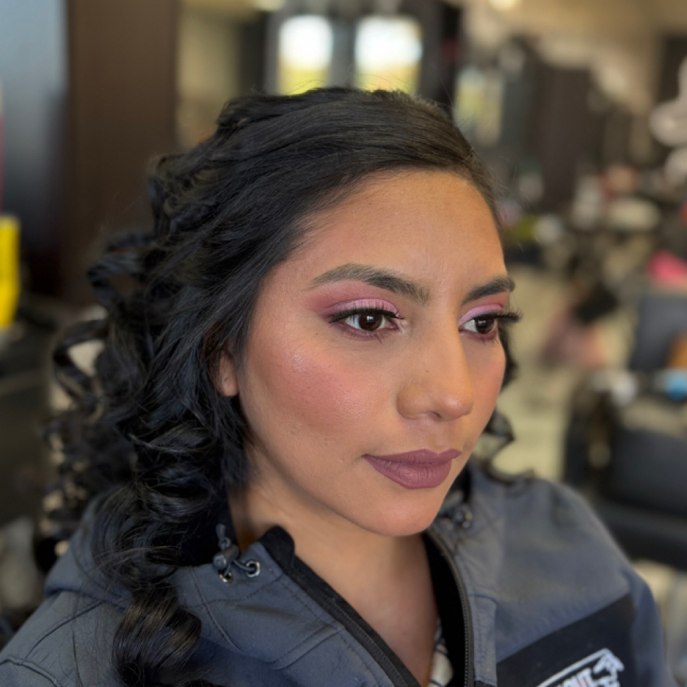Maquillaje / Make Up at Beauty Salon Latin in Raleigh, NC