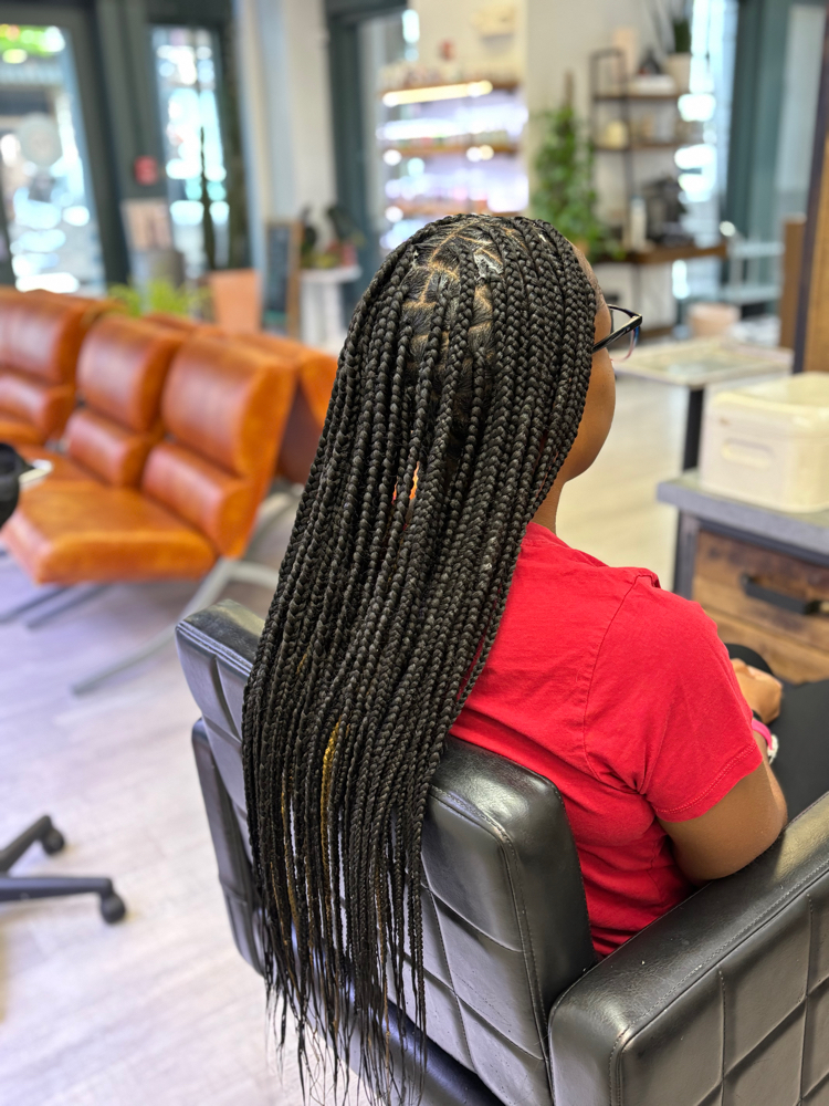 Med. Knotless Braids