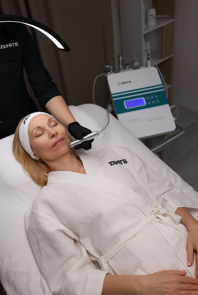 Express Glow HydroDiamond Facial