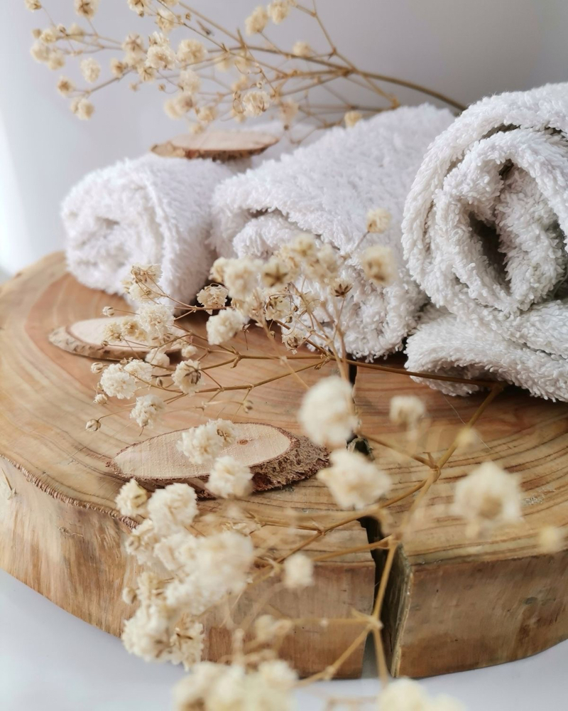 Peppermint Hot Towel & Aromatherapy