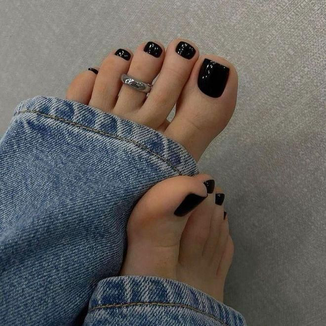 Gel pedicure