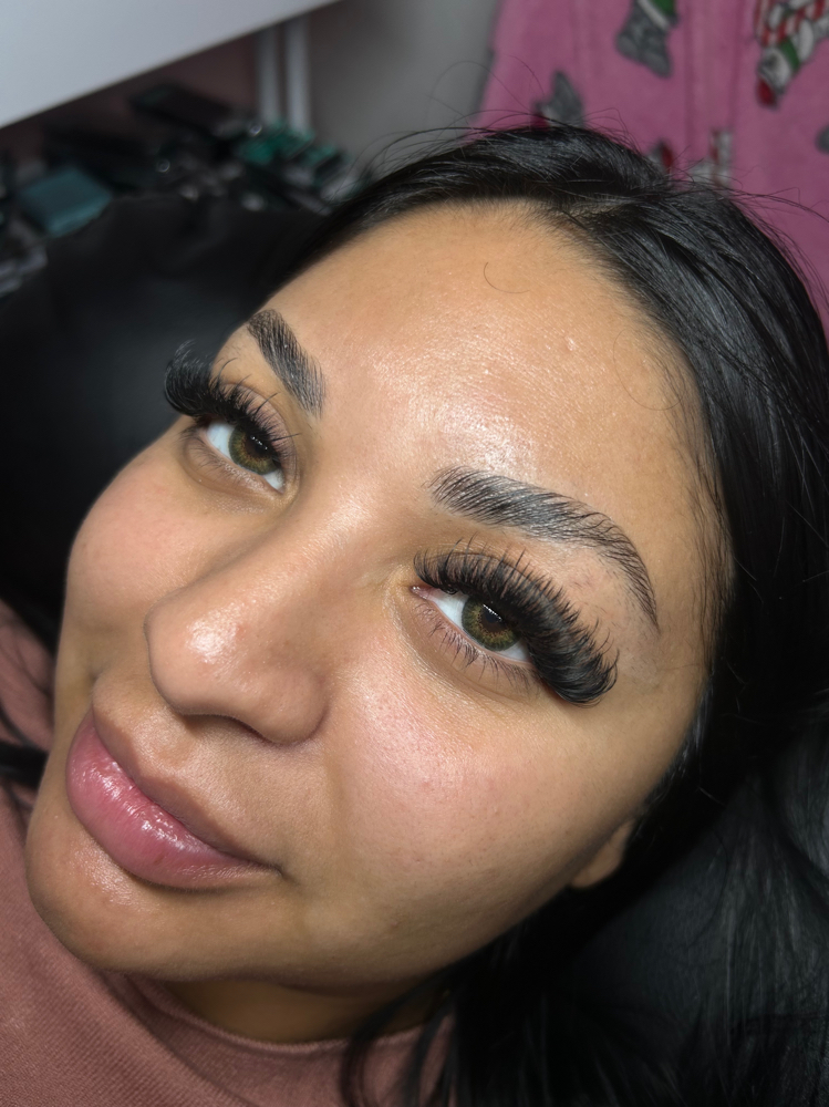 Wispy Mega Volume Full set at Miah  Barajas in buckeye, AZ