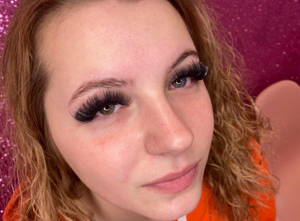 Mega Volume Lash Extensions