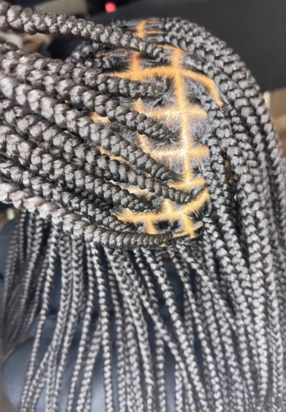Waist/Bottom -> Knotless Braids