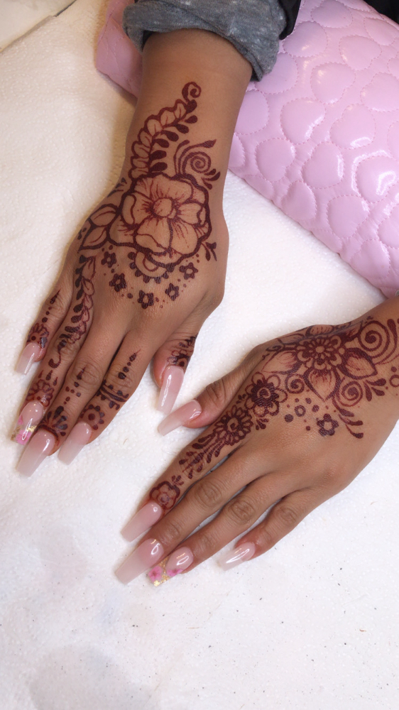 Henna Hand Design 🩷