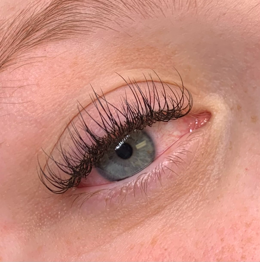 CLASSIC LASH EXTENSIONS