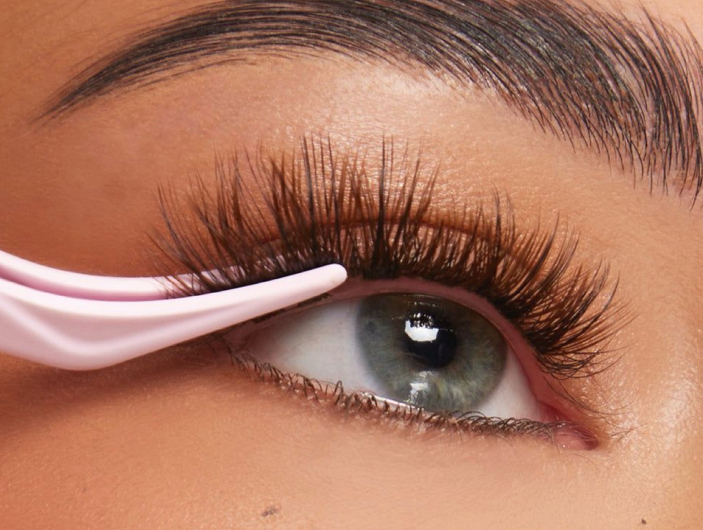 Cluster Lashes Application