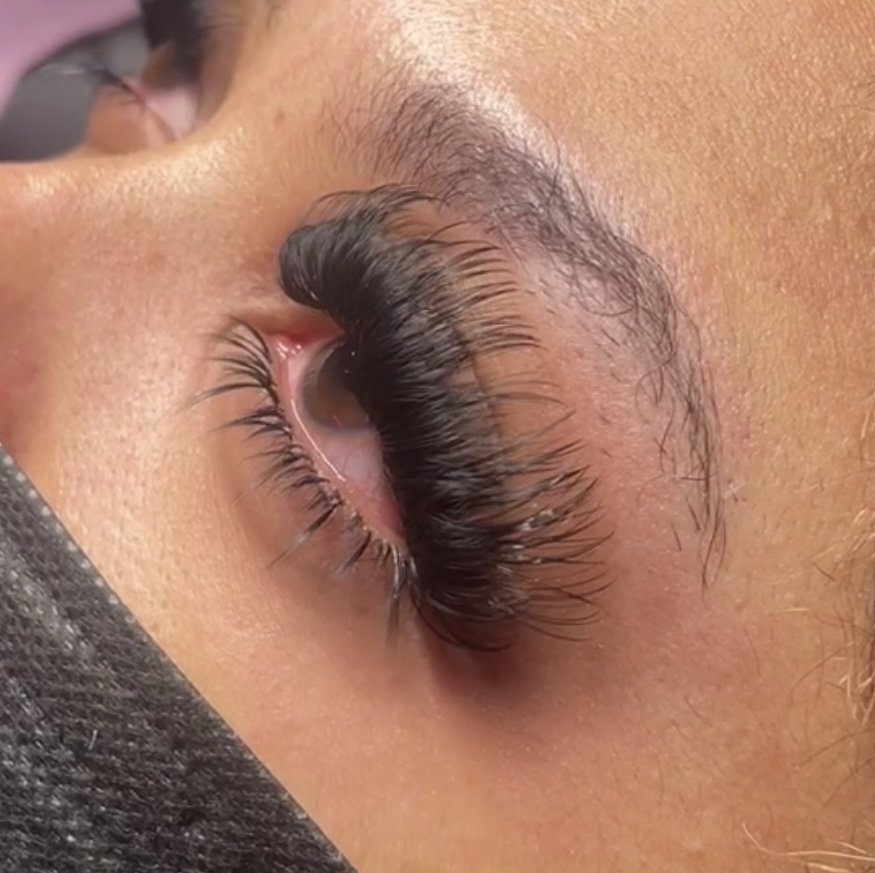 Baddie (includes Bottom Lashes)