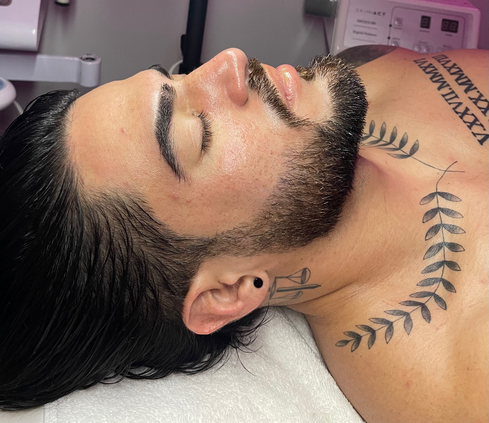 Gentleman’s Facial W/ Beard Tx