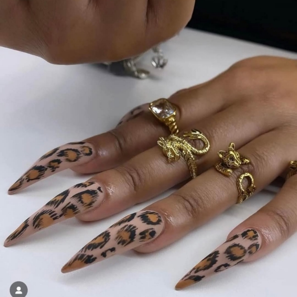 XL Full-Set at Pretty Herr Nailz in York, PA