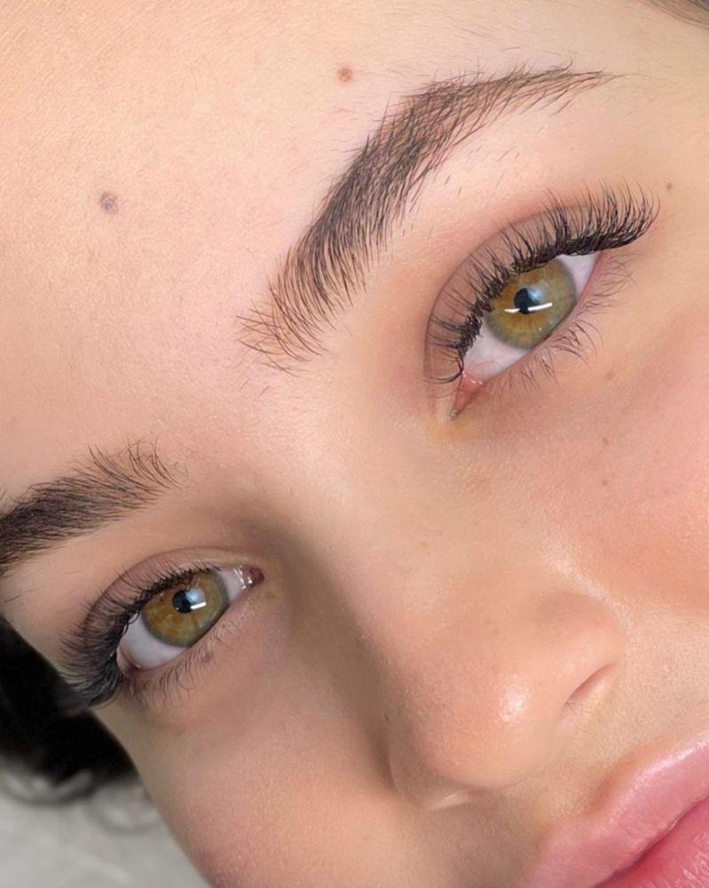 Get your first Classic Eyelash set