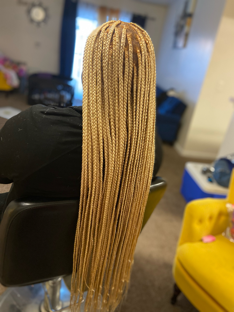Medium Knotless Knee Length