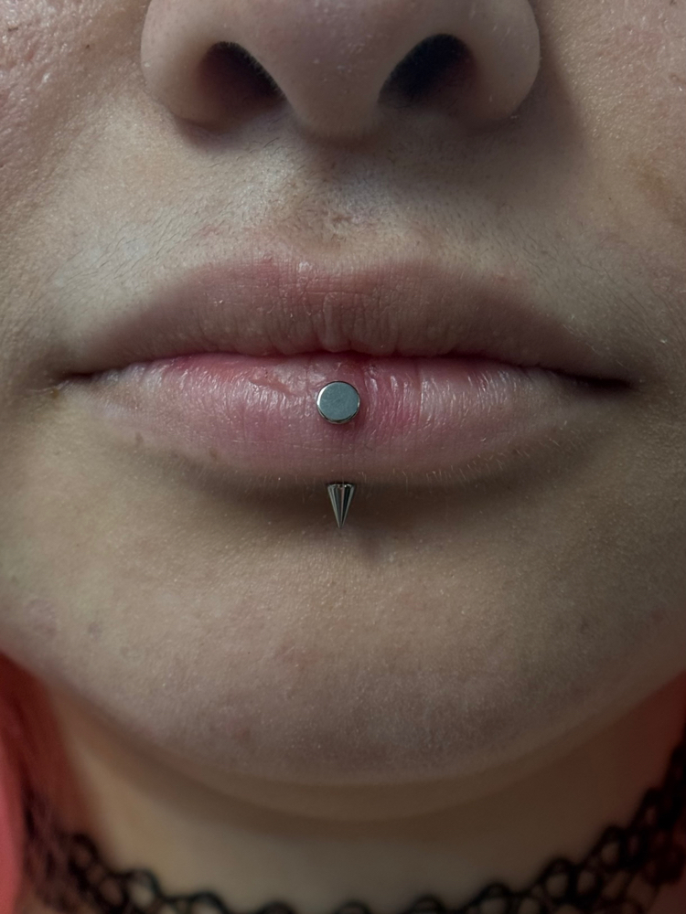 Vertical Labret