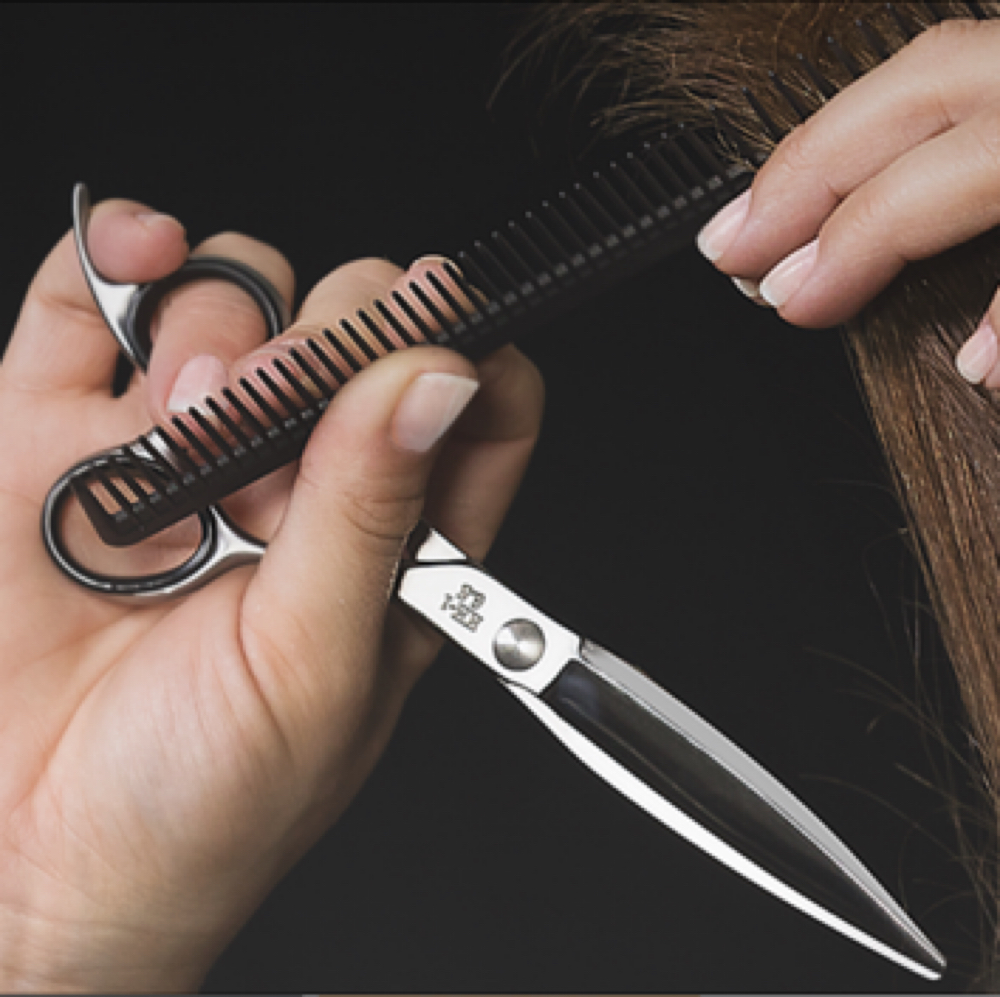 WOMAN’S HAIRCUT at Siggi@WarrentonPlazaHairDesign in Warrenton, VA