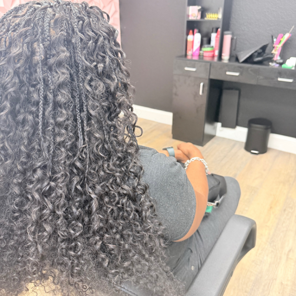 Miracle Knots (Feed-in) at Dollz Beauty Bar in Coral Springs, FL
