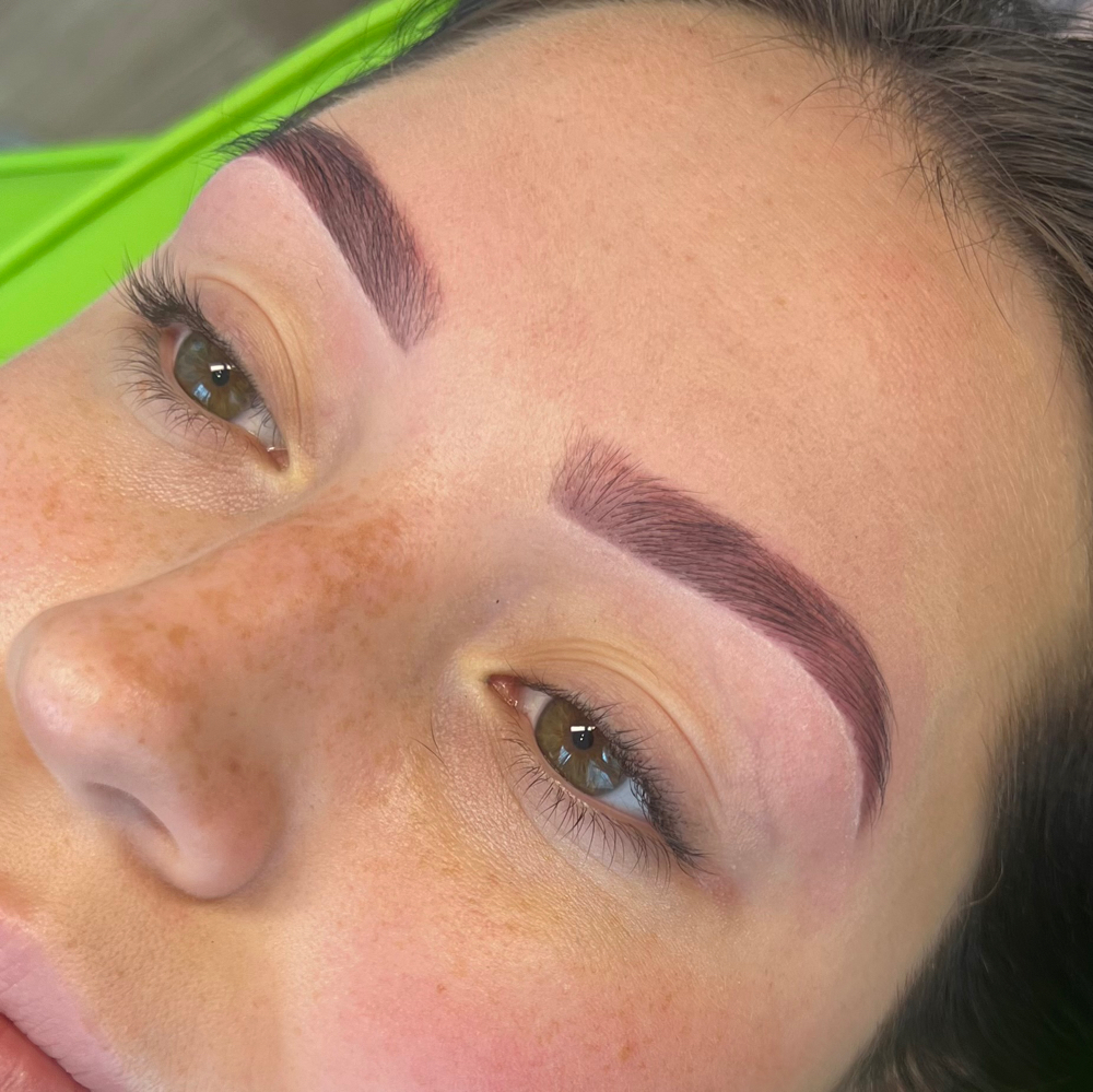 Brow Shape & Hybrid Tint