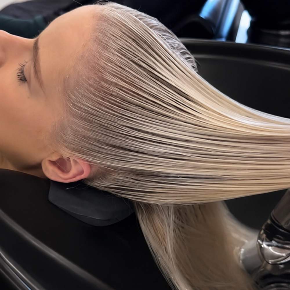 Scalp Foil Partial at Rachel Allen at Thalia Hair Studios in Ca, CA