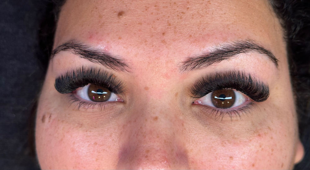 Mega Volume Lashes