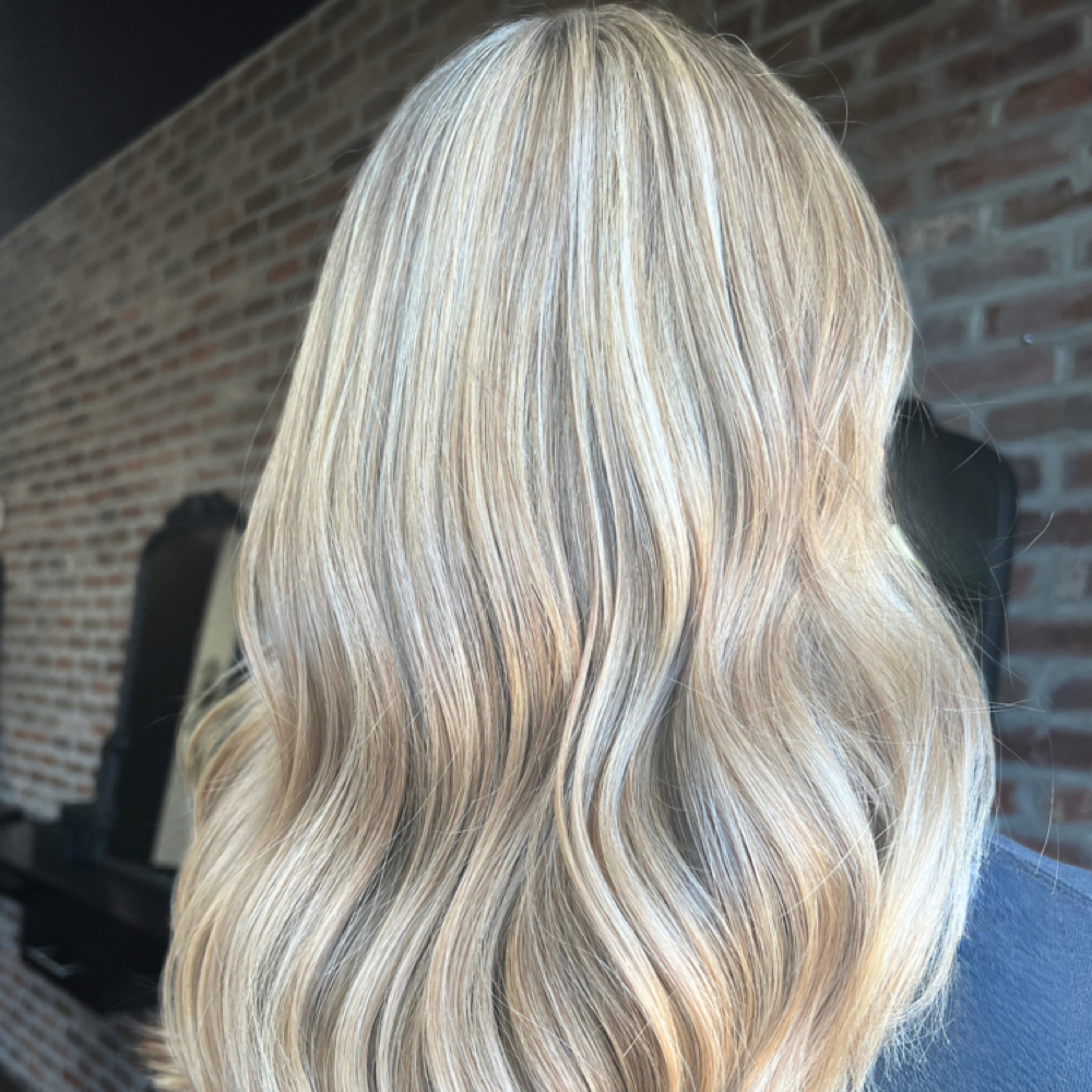 Full Blonding at Baroque Salon in Highwood, IL