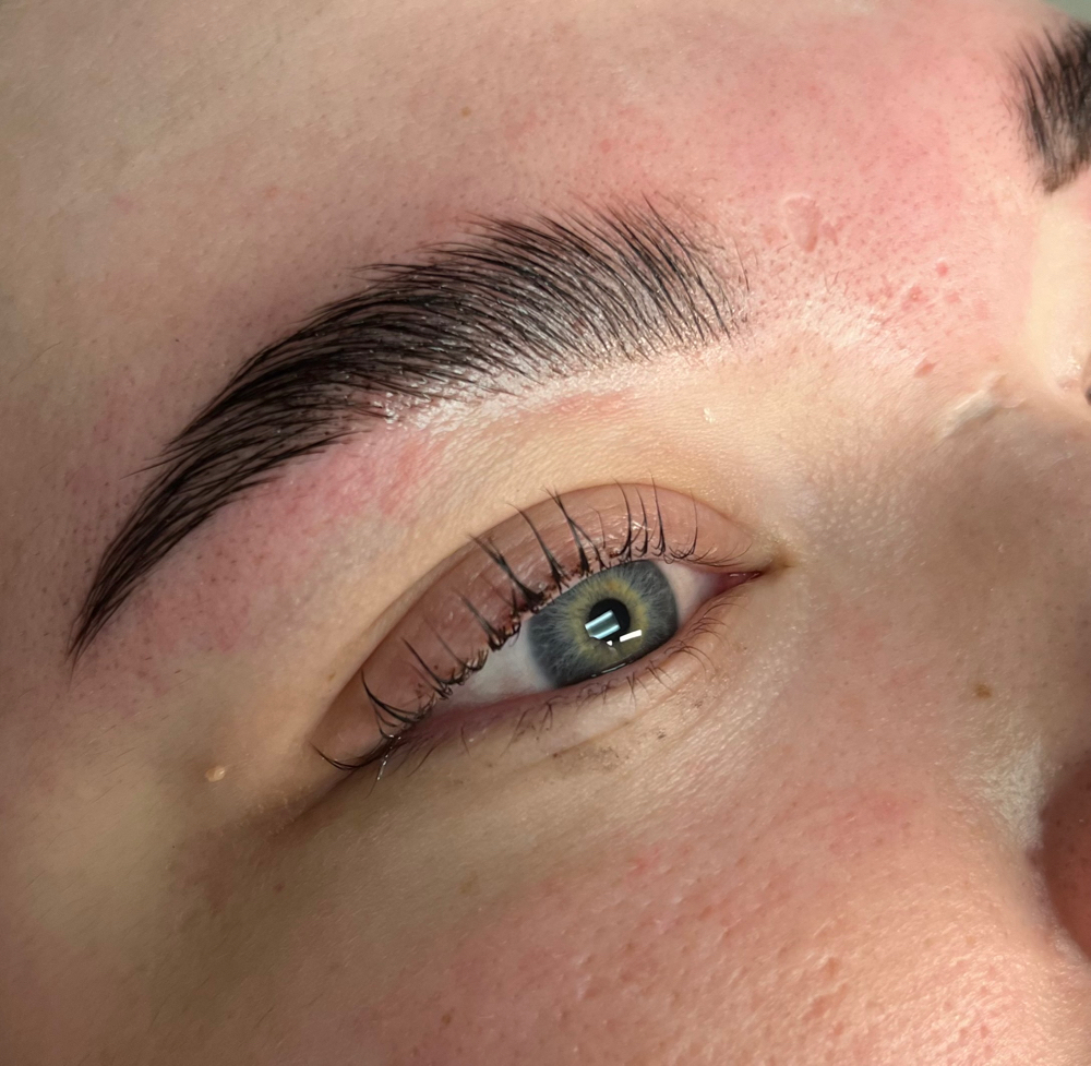 Brow Lamination & Tint