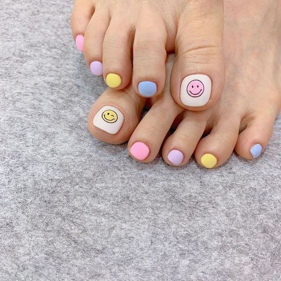 Kids pedicure with polish