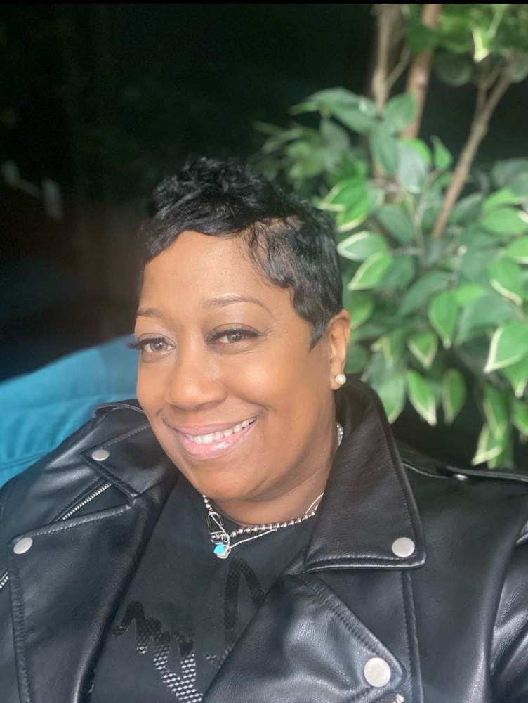 LADIES SHORT PIXIE HAIRCUT & STYLE