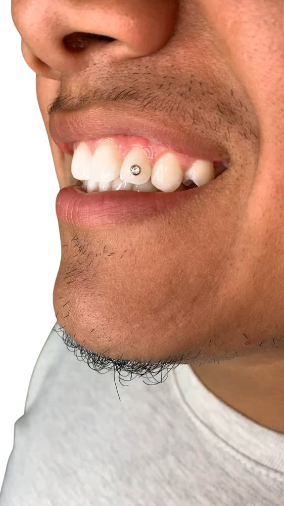 .02CT DIAMOND x GOLD BEZEL