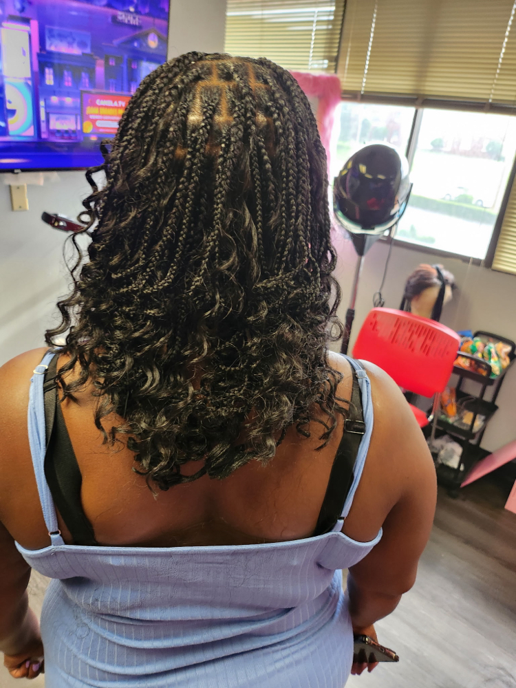 Knotless Bob (Medium)