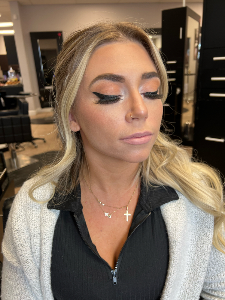 Full Makeup Application & Lashes