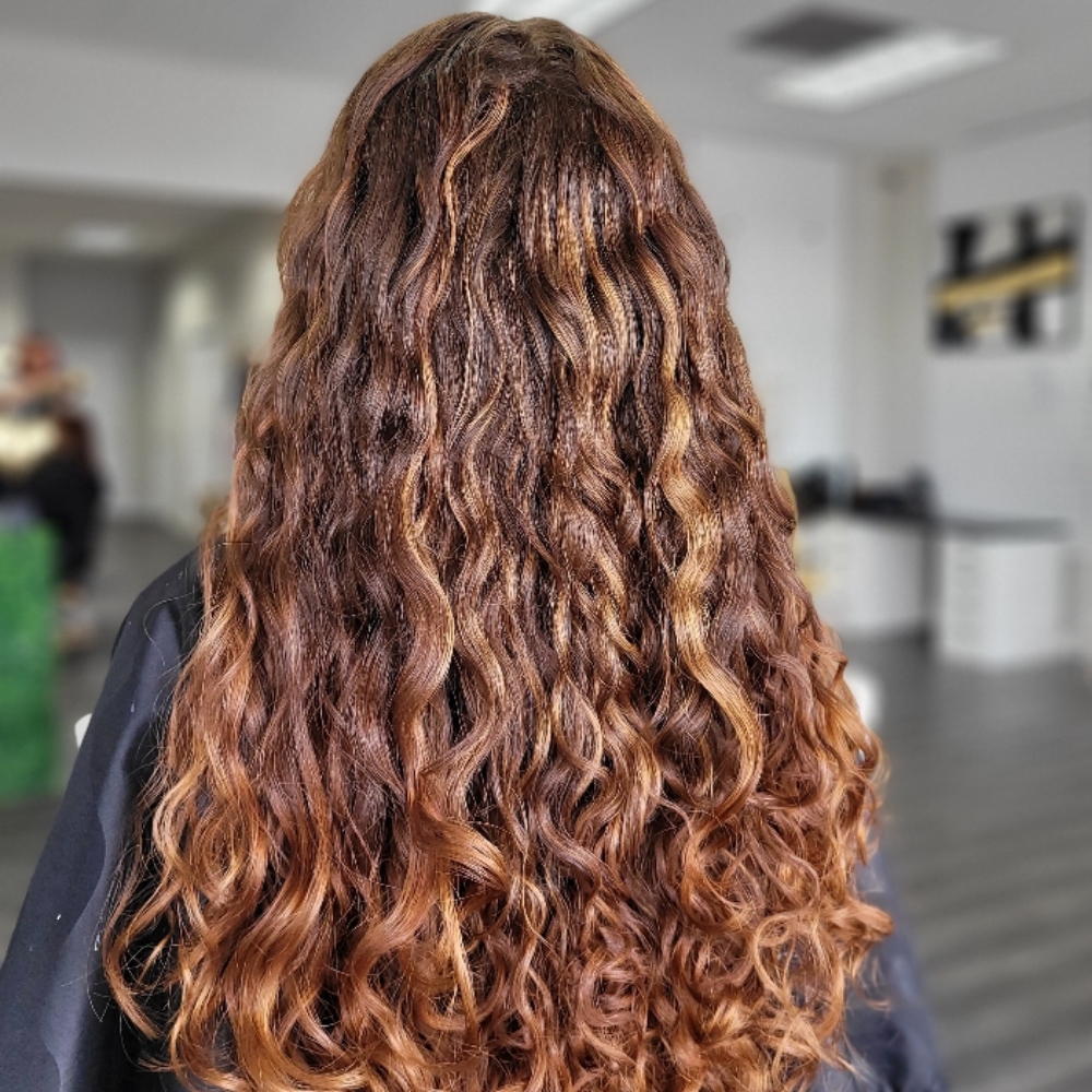 Womens Wet Haircut W/ Diffusing at HAIR BY ANGELEAH in Silverdale, WA