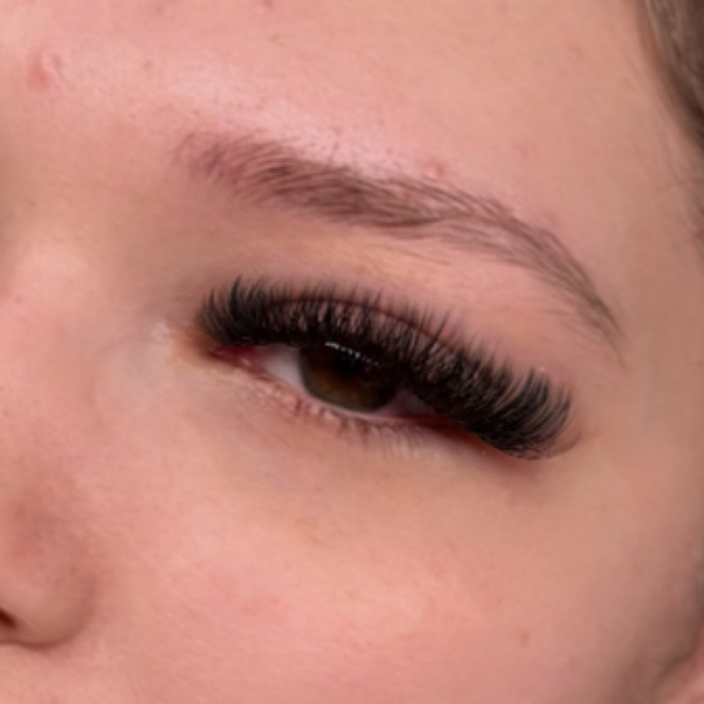 Volume lash set at Jalyn Smith in Manchester, KY