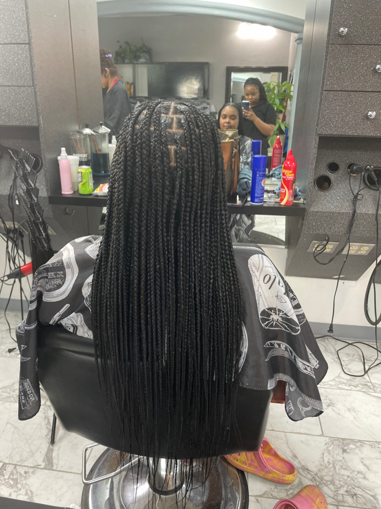 Knotless Braids ( MEDIUM )