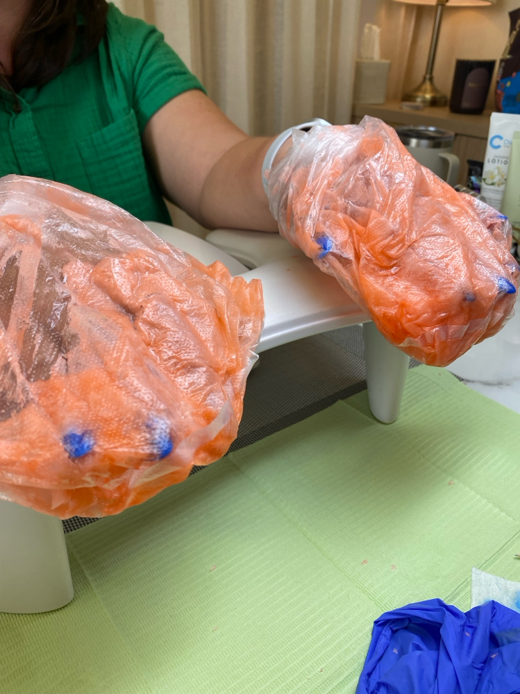 Hand paraffin wax treatment