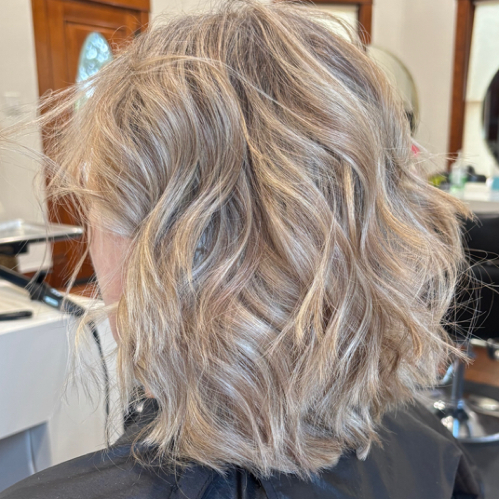 Shampoo Blow dry (Curly/ Blow out) at The Atelier in Kyle, TX