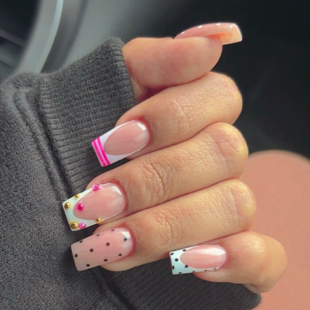 Deluxe Design at Nailsbyneni in Waukegan, IL