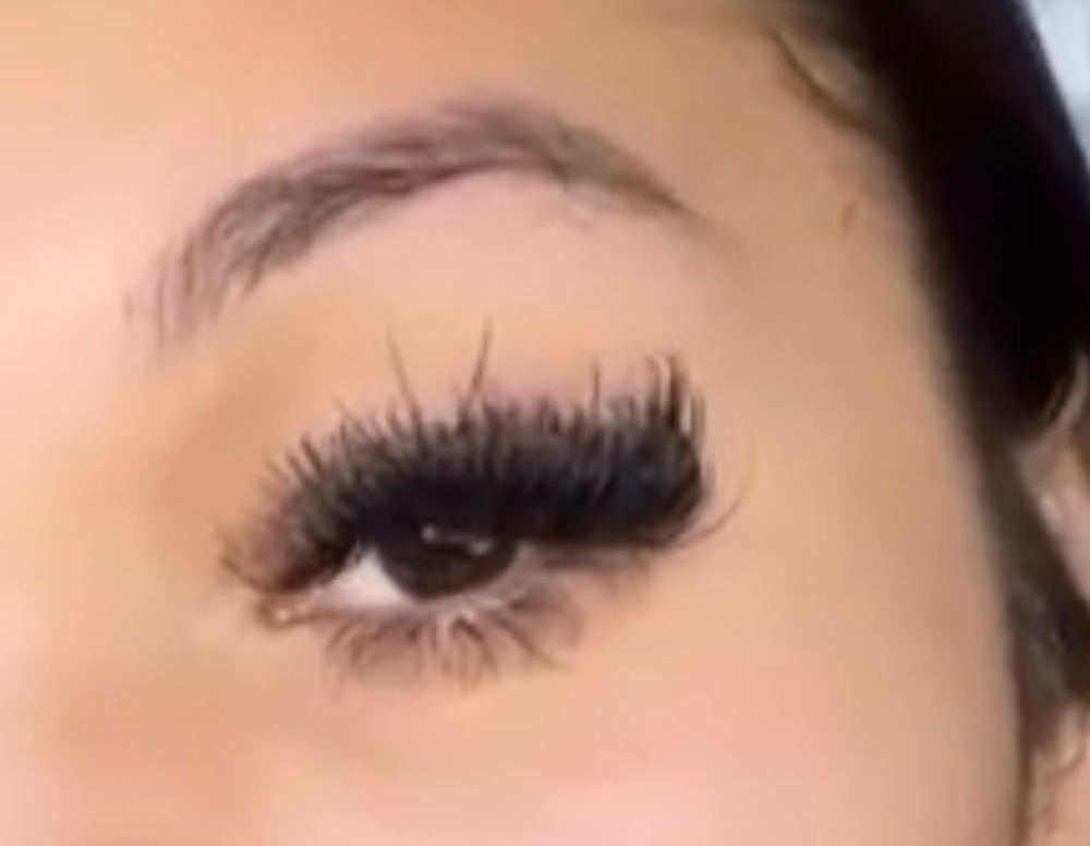 MEGA VOLUME FULL SET at LASH JUNKIE BEAUTY BAR in OAKBROOK TERRACE, IL