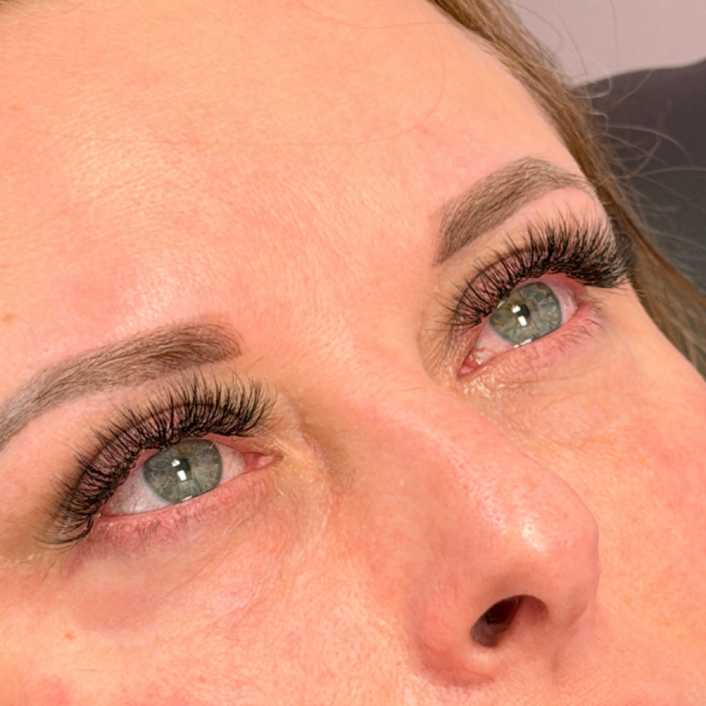 Mobile LED Hybrid Full Set at Refresh Beauty Suite in Rock Hill, SC